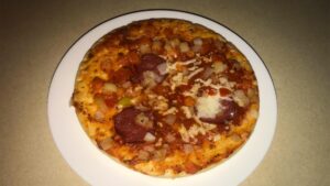 Fagyasztott pizza sütése mikróban - Mikrós mirelit pizza recept című cikk ételfotója